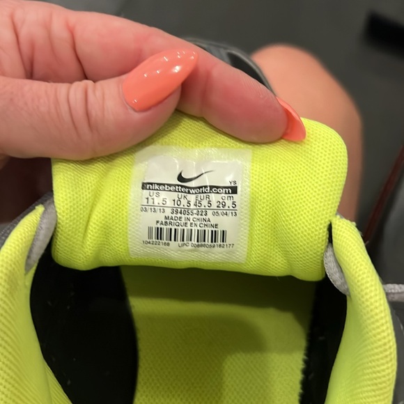 Men’s Nike Initiator Sneaker - Picture 5 of 5